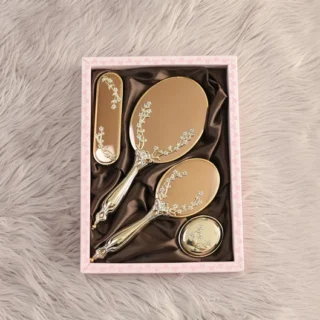 Ensemble pinceau et miroir