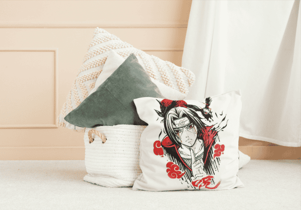 Coussin ouate anime Uchiha Itachi 45 x 45 cm