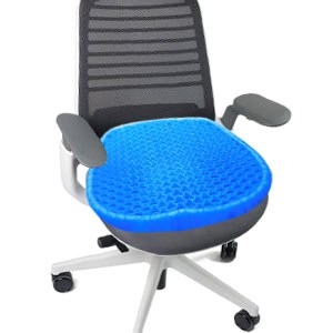 Coussin de siège extra largeCoussin d'assise en gel de 18,5 x 16,5 x 4,5 cm. Il est facile d'aller en avion pour de longs vols et très pratique pour la maison, le bureau, la voiture, la salle de classe, le fauteuil roulant, etc.