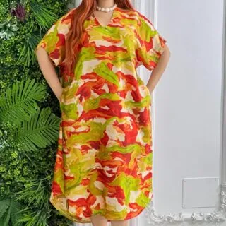 Robe imprimée motifs abstraits rouge, orange et vert