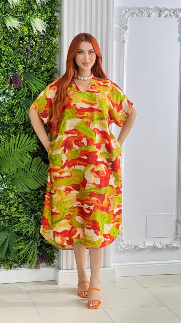 Robe imprimée motifs abstraits rouge, orange et vert
