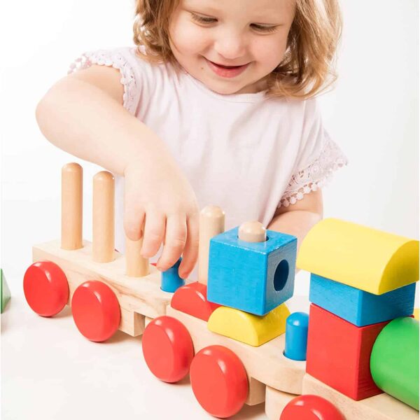 Jouets de blocs de bois de train en mouvement