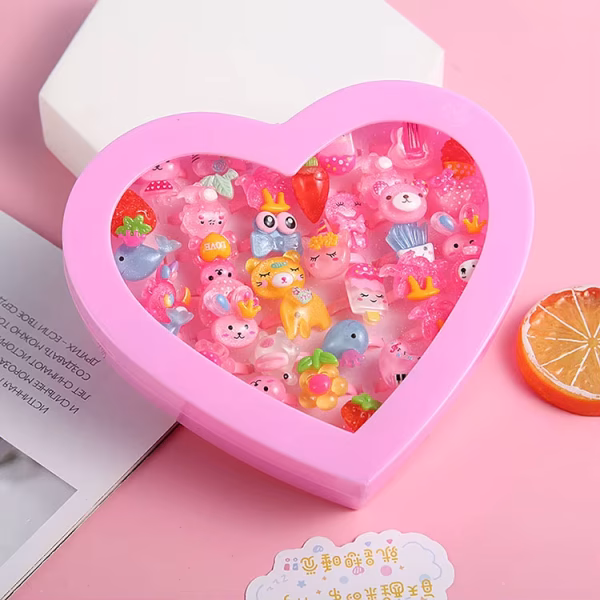 Coffret 36 bagues fantaisie pour filles en boîte cœur rose
