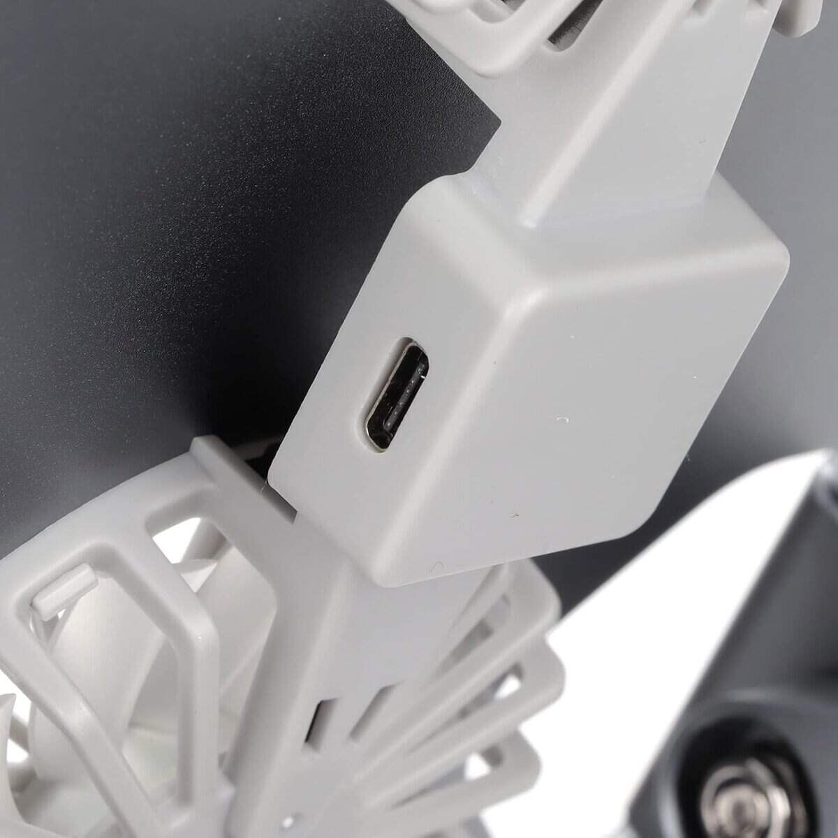 Support de refroidissement pour ordinateur portable avec port USB intégré, idéal pour améliorer la ventilation et la performance de votre ordinateur portable. Parfait pour une utilisation à domicile o.