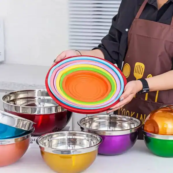 Set de 5 bols de cuisine inox avec couvercle