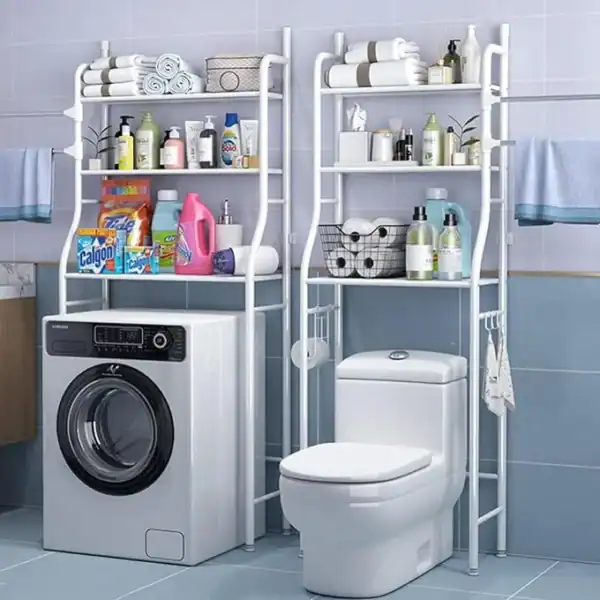 Étagère de rangement pour machine à laver avec espace pour produits ménagers et accessoires, optimisant l'organisation dans la buanderie.